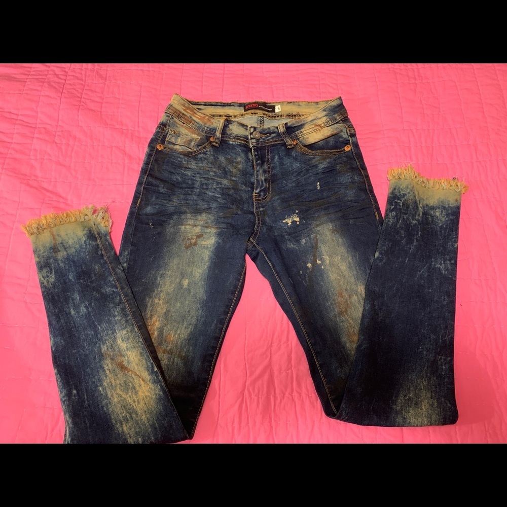 MYSTIQ (to make you feel unique)